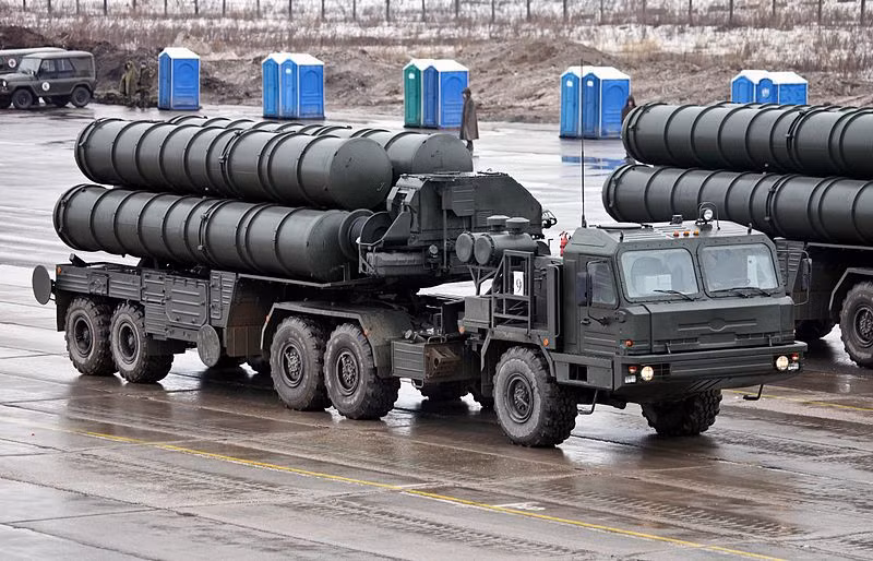 Dù thương vụ S-400 giữa Nga và Iraq chưa có lộ trình cụ thể, tuy nhiên hợp đồng cung cấp S-400 cho Thổ Nhĩ Kỳ thì đang vào giai đoạn “quyết liệt”. Washington một mực phản đối nhưng đồng minh Ankara bày tỏ sự kiên quyết rất cao, Moscow thì đã sẵn sàng. Nguồn ảnh: Wikipedia