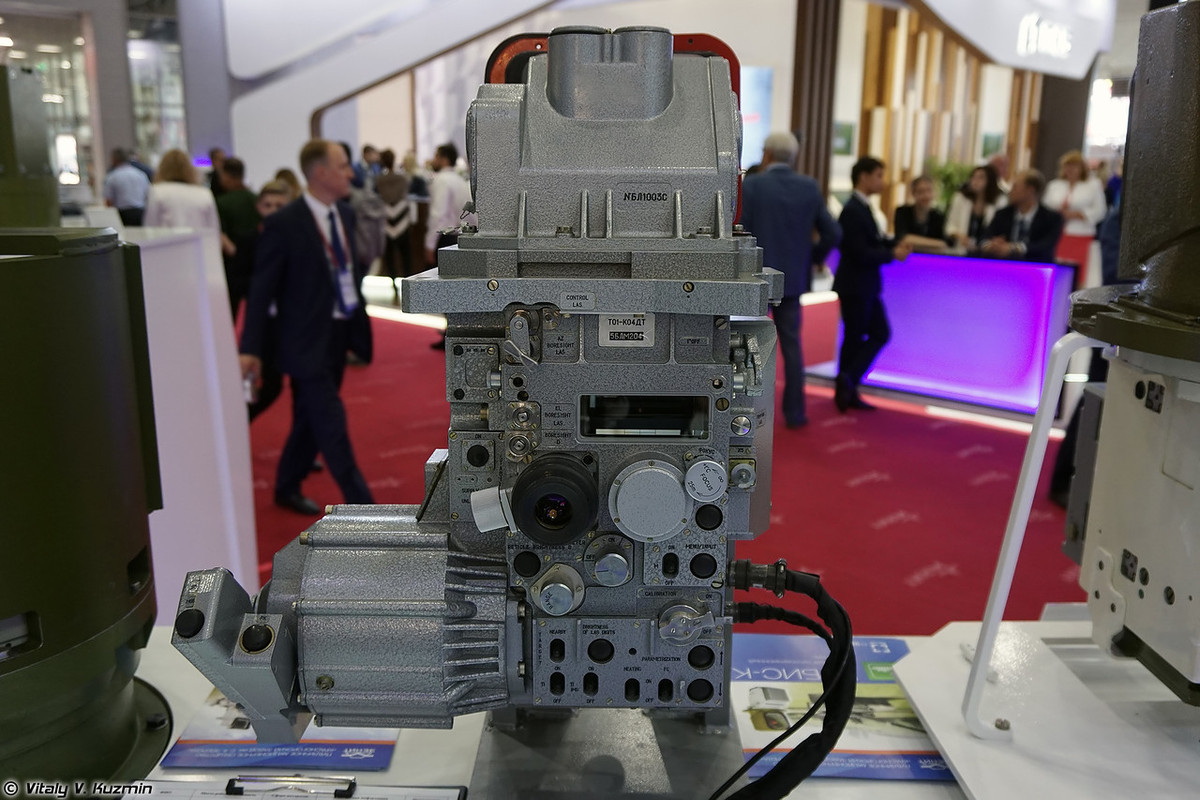 Mặt sau của TO1-KO1DT. Nó có thể sử dụng để cung cấp phần tử bắn cho pháo, súng máy đồng trục, súng máy phòng không. Nguồn ảnh: Vitaly-Kuzmin