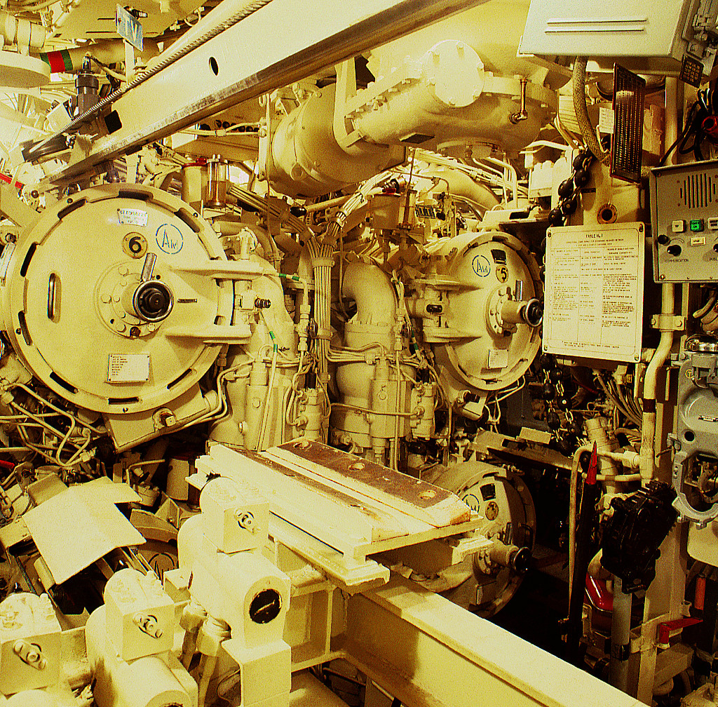 Về vũ khí, nguyên bản các tàu ngầm Kilo 877EKM khi sản xuất chỉ được trang bị 18 quả ngư lôi 53-65 hoặc TEST 71/76 được triển khai qua 6 ống phóng 533mm. Nguồn ảnh: Wikipedia