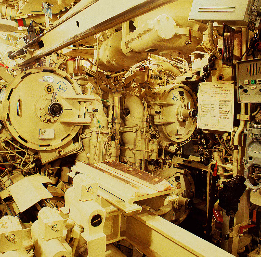 Về vũ khí, nguyên bản các tàu ngầm Kilo 877EKM khi sản xuất chỉ được trang bị 18 quả ngư lôi 53-65 hoặc TEST 71/76 được triển khai qua 6 ống phóng 533mm. Nguồn ảnh: Wikipedia