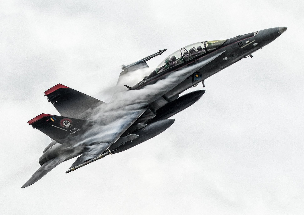 Màn bay biểu diễn của tiêm kích F/A-18D. Malaysia hiện cũng là quốc gia duy nhất khu vực có trang bị F/A-18 của Mỹ. Ảnh: kemenierian pertahanan