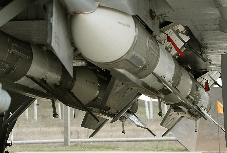 Tên lửa có kích thước rất lớn, nặng tới 490kg, dài 4,14m, đường kính thân 380mm, sải cánh 1,12m. May bay đạt tầm bắn 304km, tốc độ bay siêu thanh Mach 4,5. Nguồn ảnh: Amigo Models