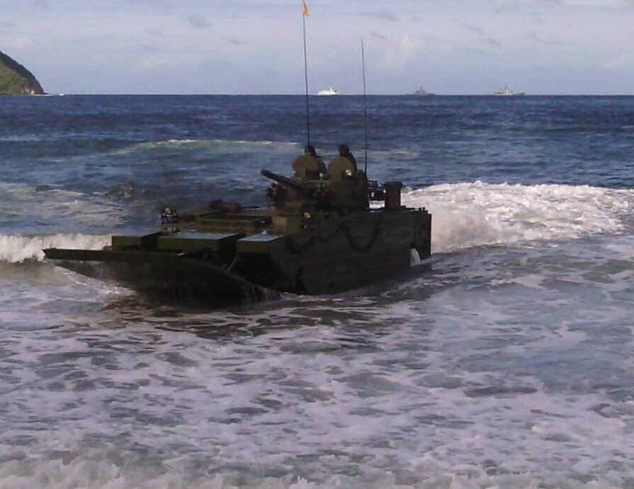 Các nguồn tin cho hay, cuộc tập trận của Quân đội Venezuela chia làm 3 giai đoạn khởi động: Giai đoạn 1 khởi động từ ngày 24/7 tới 28/7; giai đoạn thứ 2 từ 28/7 đến 7/8; giai đoạn thứ 3 từ mùng 7 đến 30/8, trọng tâm tập trung vào cuộc chiến chống lại các nhóm tội phạm biên giới. Nguồn ảnh: bmpd