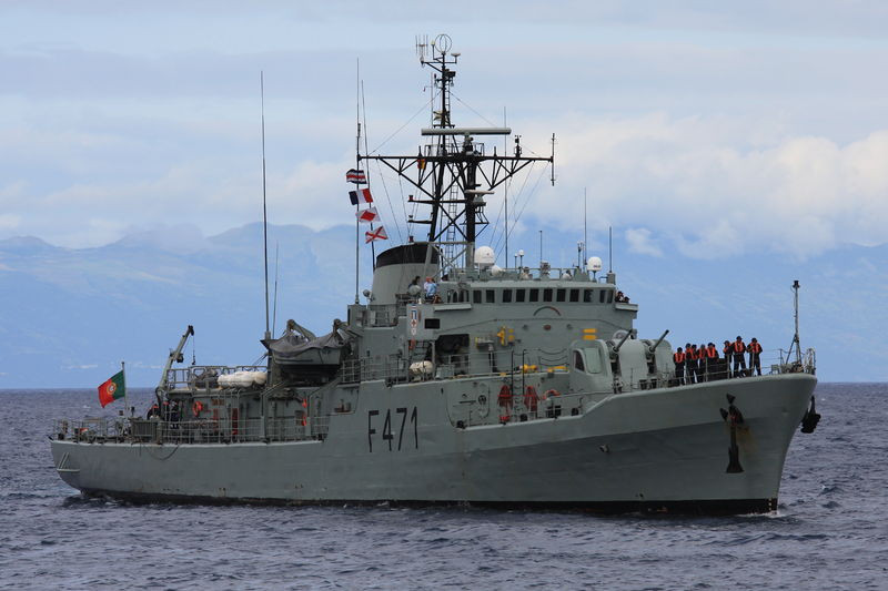 Ngoài ra, Philippines được cho là đang nghiên cứu và đàm phán việc mua lại lớp tàu hộ tống Joao Coutinho của Bồ Đào Nha. Hiện các tàu này đều đã ra khỏi biên chế và có thể bán lại với giá cực rẻ. Lớp tàu có lượng giãn nước 1.200-1.400 tấn, dài 81m, hỏa lực có pháo 76mm và pháo 40mm. Nguồn ảnh: Wikipedia