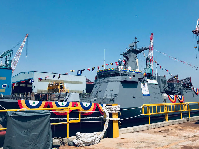 "Chúng tôi có kế hoạch mua lại 25-30 tàu trong vòng 5-10 năm tới, bao gồm tàu hộ tống, tàu tuần tra xa bờ và thậm chí cả tàu ngầm", Phó Đô đốc Hải quân Philippines Robert Empedrad nói với các phóng viên trong lễ đặt ky đóng tàu hộ vệ tên lửa BRP Antonio Luna (FF-151) tại bến tàu số 4, nhà máy đóng tàu thuộc Tập đoàn Công nghiệp nặng Hyundai (HHI) ở Ulsan, Hàn Quốc. Nguồn ảnh: GMA