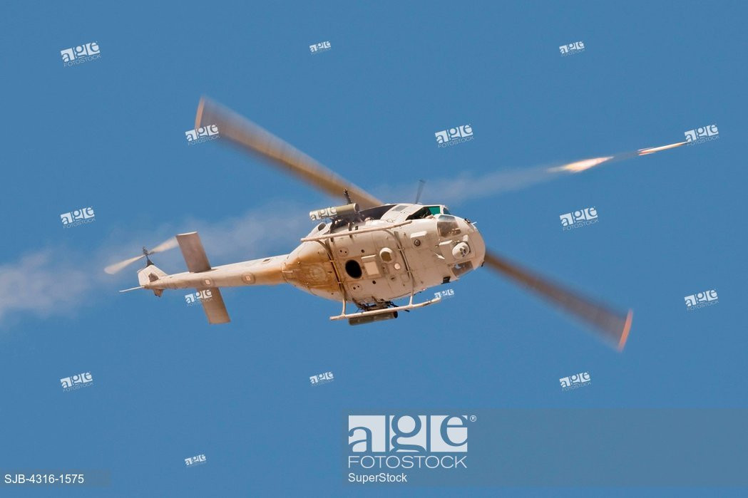 Về hỏa lực, UH-1N cũng trang bị vũ khí tương đương UH-1H gồm các ống phóng rocket 70mm, súng máy 12,7mm GAU-16 hoặc súng máy GAU-17 6 nòng 7,62mm hoặc đại liên M240. Nguồn ảnh: Superstock
