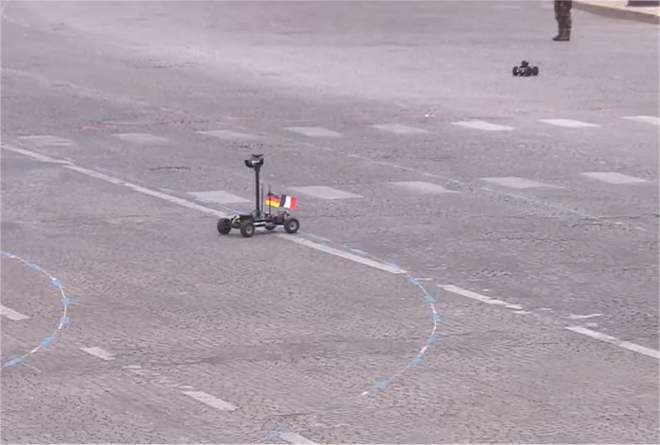 Trong ảnh là robot trinh sát Stamina được phát triển bởi Viện nghiên cứu Pháp - Đức tại St-Louis. Stamina trang bị hệ thống định vị để thực hiện nhiệm vụ "tự trị" nhờ sử dụng cơ sở dữ liệu và hình ảnh xác định các điểm mốc trong nhiệm vụ. Nguồn ảnh: Army Recognition