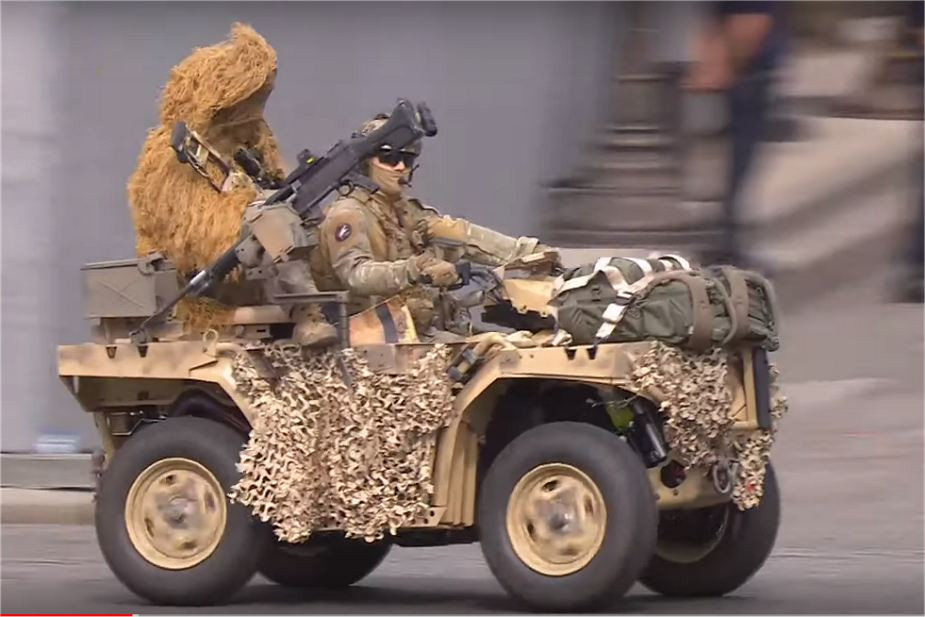 Xe địa hình MRZR ATV và Quad MV850 do Polaris Defense phát triển cho Quân đội Pháp. Trong đó, Polaris MRZR 4 có trọng lượng 852kg, tải trọng 680kg, tốc độ tối đa 96km/h, chở được 4 binh sĩ hoặc chờ tối đa 6 lính khi lắp thêm ghế ngồi. Còn Quad MV850 có tải trọng 385kg, tốc độ 89km/h. Nguồn ảnh: Army Recognition