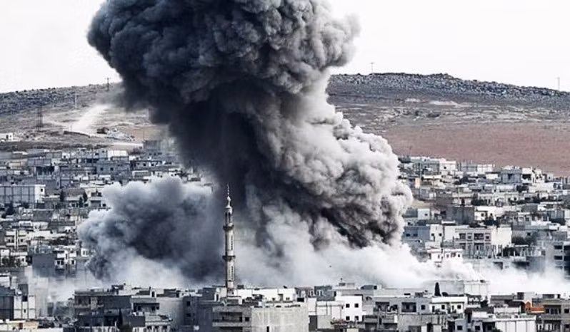 Và mới đây nhất, ngày 27/3, các máy bay tàng hình F-35I của Israel vượt qua không phận Iraq, Jordan bay vào không kích thành Aleppo “dễ như trở bàn tay” rồi “ung dung” đi về. Tuy S-400 không thể tấn công nhưng nó dường như không thể phát hiện được hoạt động bất thường của F-35 Israel để cánh báo cho phía Syria. Nguồn ảnh: Yahoo News