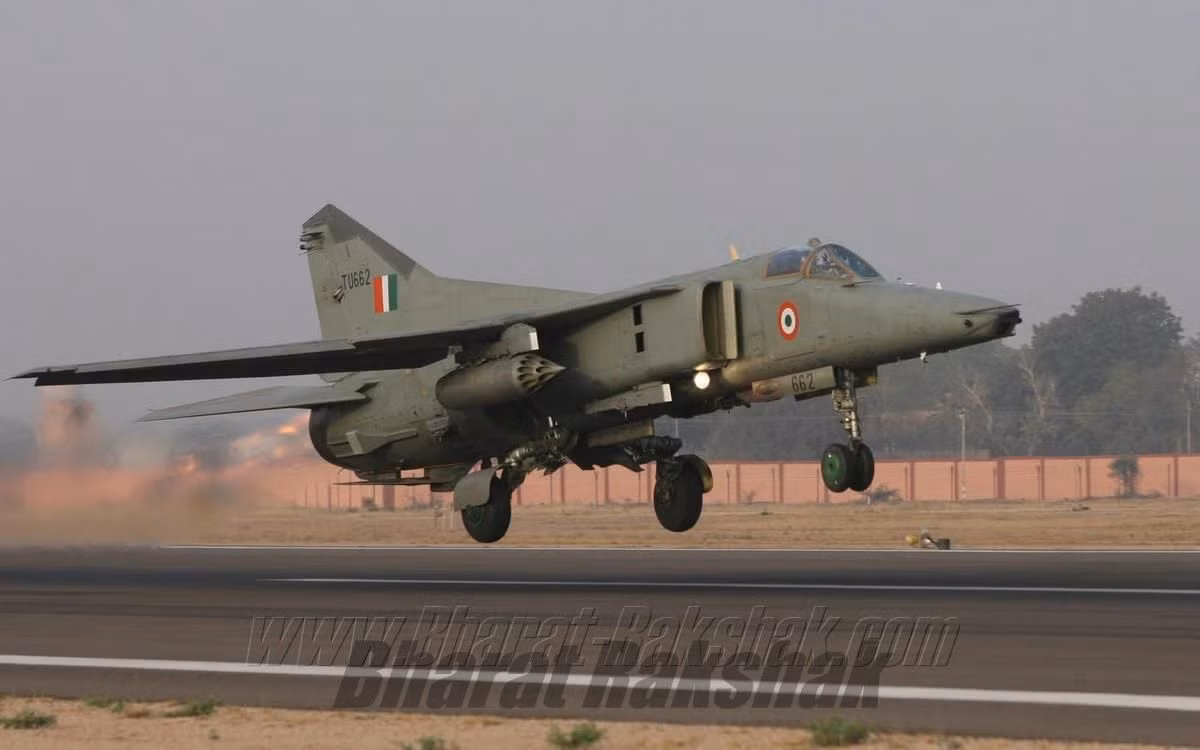 Với tiêm kích - bom MiG-27, hiện Ấn Độ chỉ còn 23 chiếc, trong tương lai thì toàn bộ sẽ ra khỏi biên chế. Nguồn ảnh: Bharat Rakshak