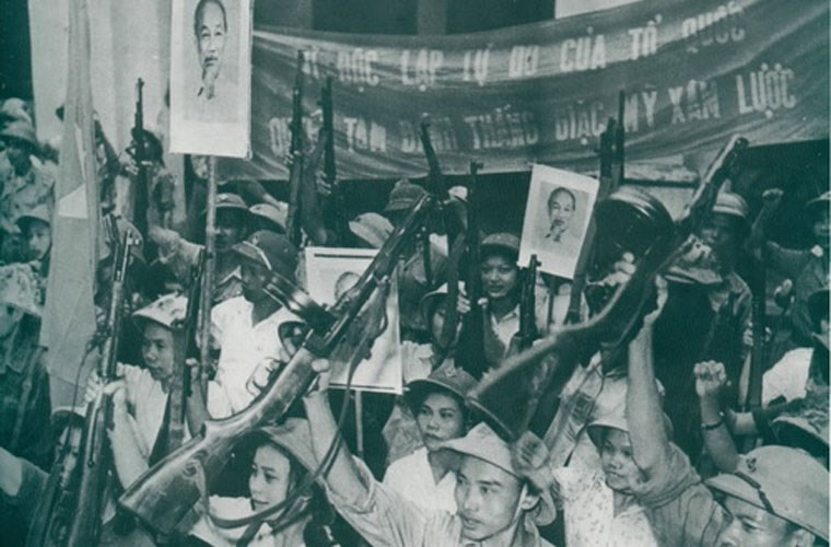 Không thể không nhắc tới khẩu tiểu liên lừng danh Liên Xô CTTG 2 PPSh-41. Khác với các khẩu Thompson hay M3, PPSh-41 được chính Liên Xô cung cấp cho ta giai đoạn cuối cuộc kháng chiến chống Pháp và giai đoạn đầu của Chiến tranh Việt Nam. Nguồn ảnh: Tư liệu