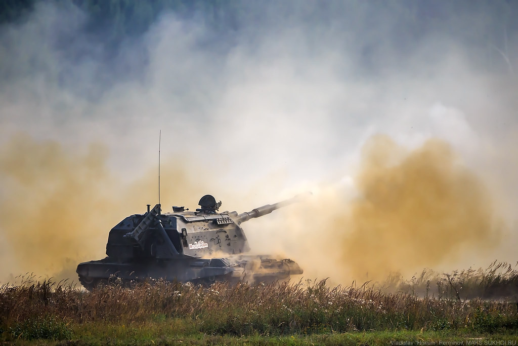 Pháo cũng có khả năng triển khai đạn thông minh Krasnopol có tầm bắn 20km, độ chính xác đạt tỉ lệ 90%. Nguồn ảnh: Wikipedia