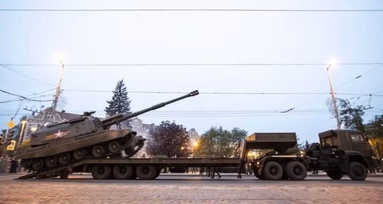 Phát ngôn viên của Hạm đội Baltic tiết lộ thêm rằng đợt đầu 10 khẩu pháo tự hành Msta-S đã được gửi tới đây vào tháng 2/2019. Tất nhiên không loại trừ khả năng sẽ có nhiều khẩu Msta-S được gửi tới đây trong thời gian tới nếu tình hình căng thẳng với các nước NATO giáp biên giới tỉnh Kaliningrad “leo thang”. Nguồn ảnh: Arms-Expo