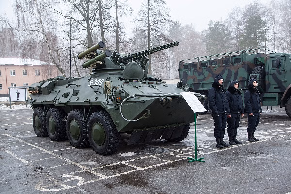 Khung gầm BTR-3 là phương tiện thiết giáp chở quân 8x8 bánh do Ukraine tự phát triển, nhưng cơ bản nó thiết kế trên mẫu BTR-80 thời Liên Xô nhưng đã được cải tiến sâu hơn về động cơ, tính công thái học và nhất là vũ khí. Nguồn ảnh: Wikipedia