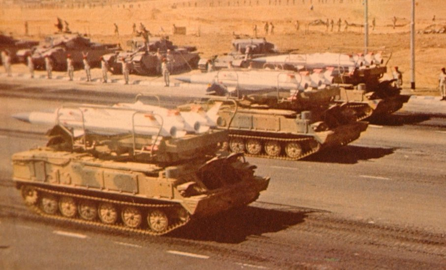 Trong khi đó, với 2K12 Kub thì mọi thứ rõ ràng hơn, đã xuất hiện những hình ảnh rất rõ nét về ít nhất một bộ khí tài tên lửa loại này còn mới cứng nằm trong biên chế LNA năm 2018. Với loại tên lửa này, LNA có thể gây nguy hiểm đáng kể cho các máy bay chiến thuật và trực thăng NATO. Nguồn ảnh: Army Recognition