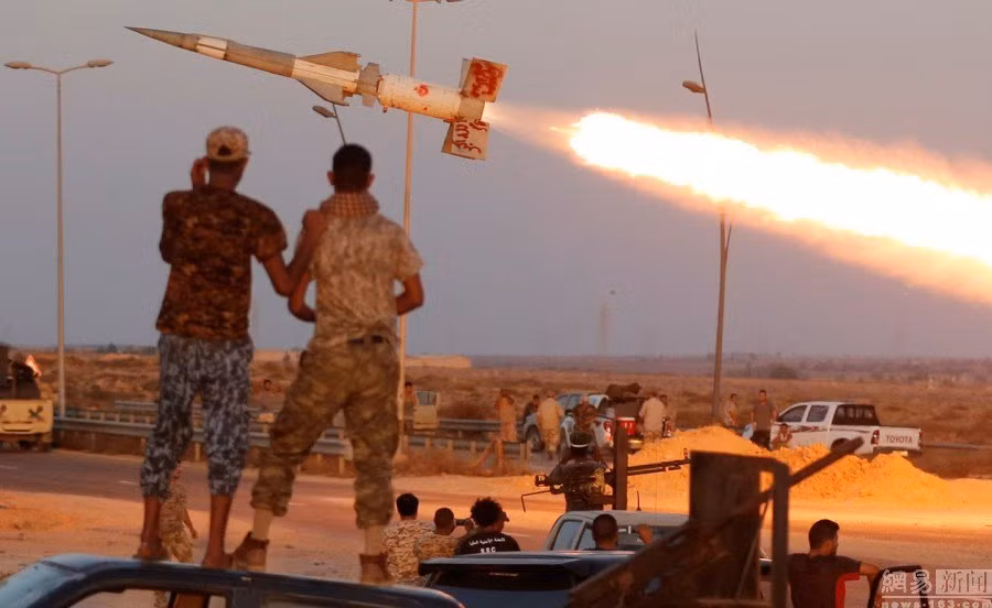 Tuy nhiên, rất khó đánh giá liệu các hệ thống S-125 và S-200 có còn hoạt động hay không. Bởi đây là các tổ hợp phòng không phức tạp cao, không dễ vận hành và sử dụng. Và hiện không có bằng chứng rõ ràng nào về việc S-200 và S-125 còn trang bị trong LNA. Nguồn ảnh: Twitter