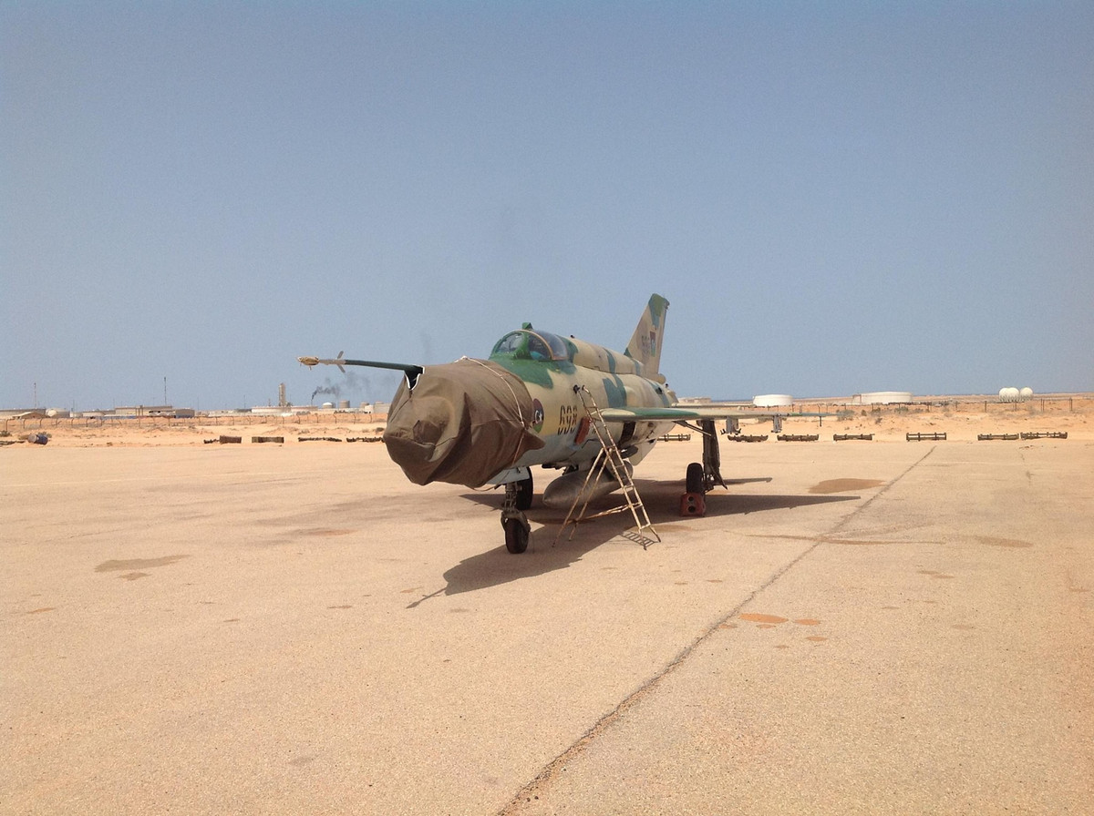 “Quý giá” nhất là 15 máy bay tiêm kích đánh chặn siêu âm MiG-21 và MiG-23 do Liên Xô (cũ) sản xuất. Loại này từng được coi là “chủ lực của Không quân Libya” thời Gaddafi. Nguồn ảnh: Medium