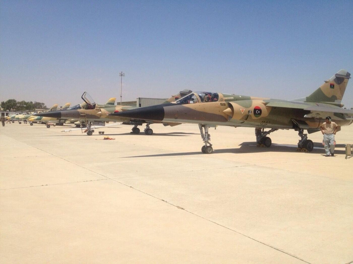 Ngoài phòng không, LNA còn có trong tay một số lượng nhỏ các loại máy bay tiêm kích đang hoạt động tốt có thể gây khó dễ đàng kể cho các kẻ địch muốn xâm phạm không phận giúp GNA bảo vệ Tripoli. Nguồn ảnh: Middle East Eye