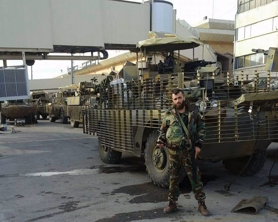 Syria cũng là nơi mà “giáp lồng” hiện được dùng phổ biến trên nhiều dòng xe tăng – thiết giáp. Loại giáp trông thô sơ này được xem là “cứu tinh” của xe khi bị súng chống tăng kiểu B41 tấn công. Nguồn ảnh: oryx