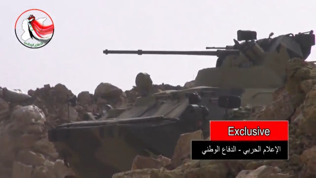 Thật ra với lớp giáp mỏng chỉ chống được đạn 7,62mm và 14,5mm ở một số phần thì BTR-82A dễ bị B41 “ăn thịt”. Với giáp lồng thép, đạn B41 đi vào có thể bị mắc ở trên lồng và phát nổ ở đấy, qua đó giảm đáng kể thiệt hại cho giáp chính của xe, tăng khả năng sống sót. Nguồn trên ảnh