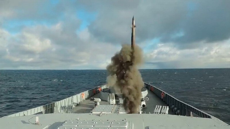 Poliment-Redut trang bị các loại đạn tên lửa phòng không 9M96M có tầm bắn từ 1-120km, độ cao tác xạ tới 35km hay 9M100 đạt tầm bắn 10km. Nguồn ảnh: Military Reviews