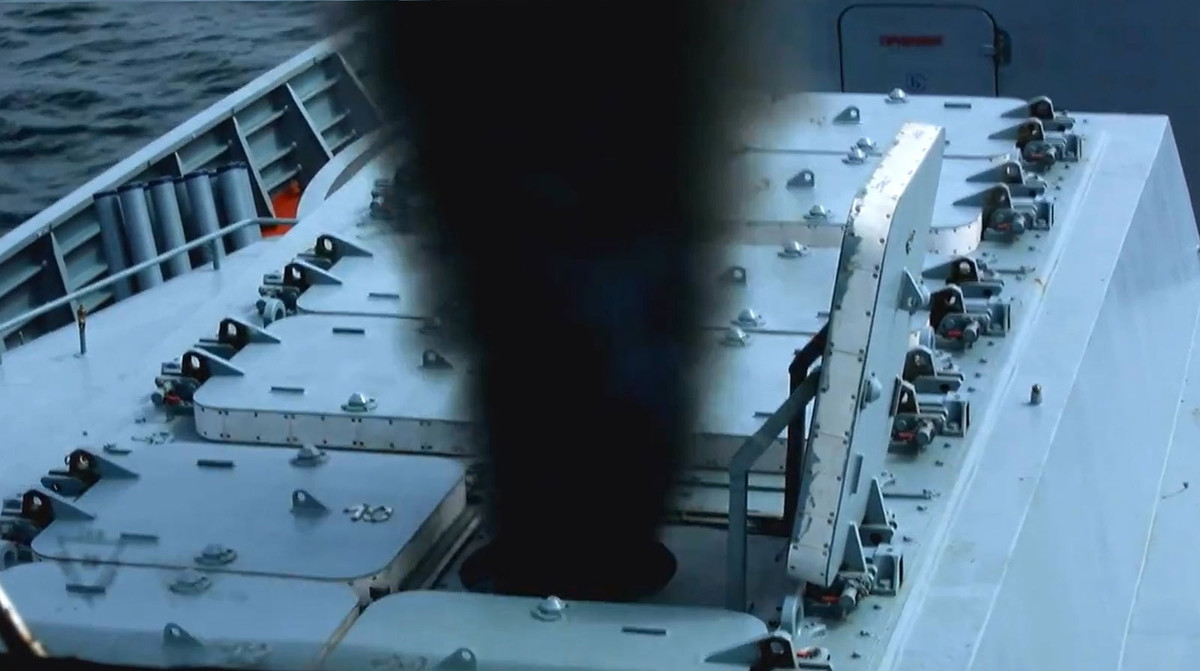 Ngoài năng lực chống hạm - đối đất, Đô đốc Gorshkov còn có khả năng phòng không cấp hạm đội với hệ thống tên lửa Poliment-Redut có tầm bảo vệ tới hơn 100km. Mỗi tàu trang bị 32 ống phóng VLS. Nguồn ảnh: Military Reviews