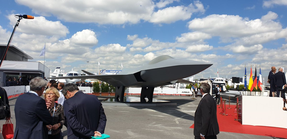 Trông bề ngoài mô hình máy bay chiến đấu thế hệ 5 của Dassault – Airbus trông khá giống tiêm kích tàng hình F-22 Raptor của Mỹ. Nguồn ảnh: Jason 007