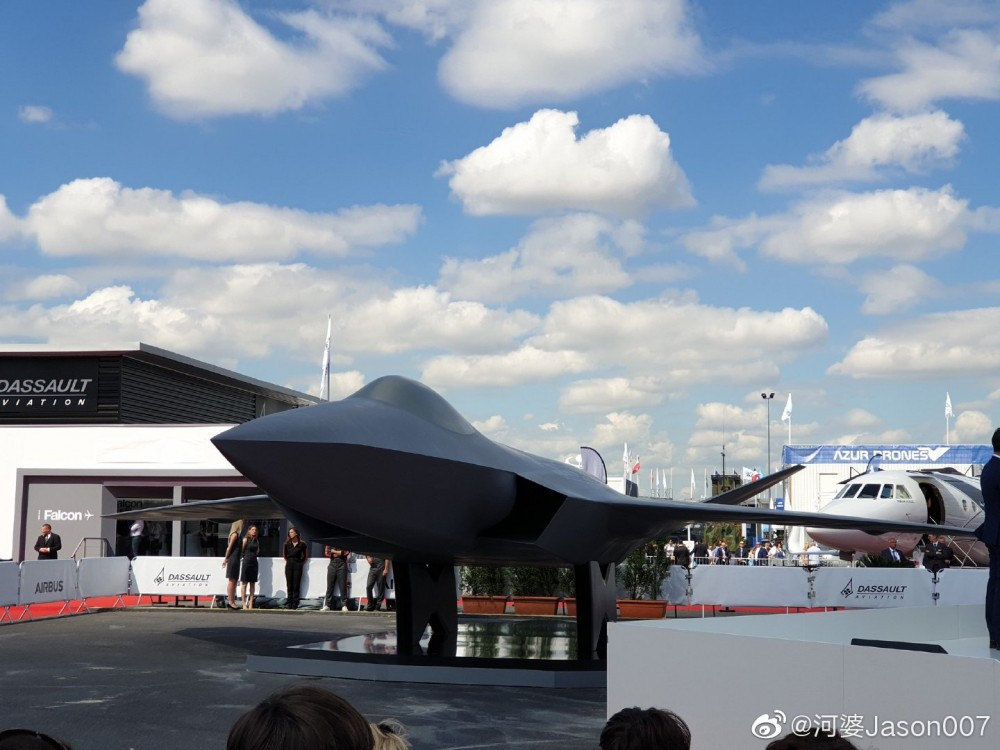 Hiện chương trình vẫn nằm trong giai đoạn thiết kế nên mô hình này chỉ đơn giản cho chúng ta một cái nhìn cơ bản về hình dạng tiêm kích thế hệ 5 của châu Âu, còn một thiết kế chi tiết hơn thì vẫn nằm trong vòng bí ẩn. Nguồn ảnh: Jason 007