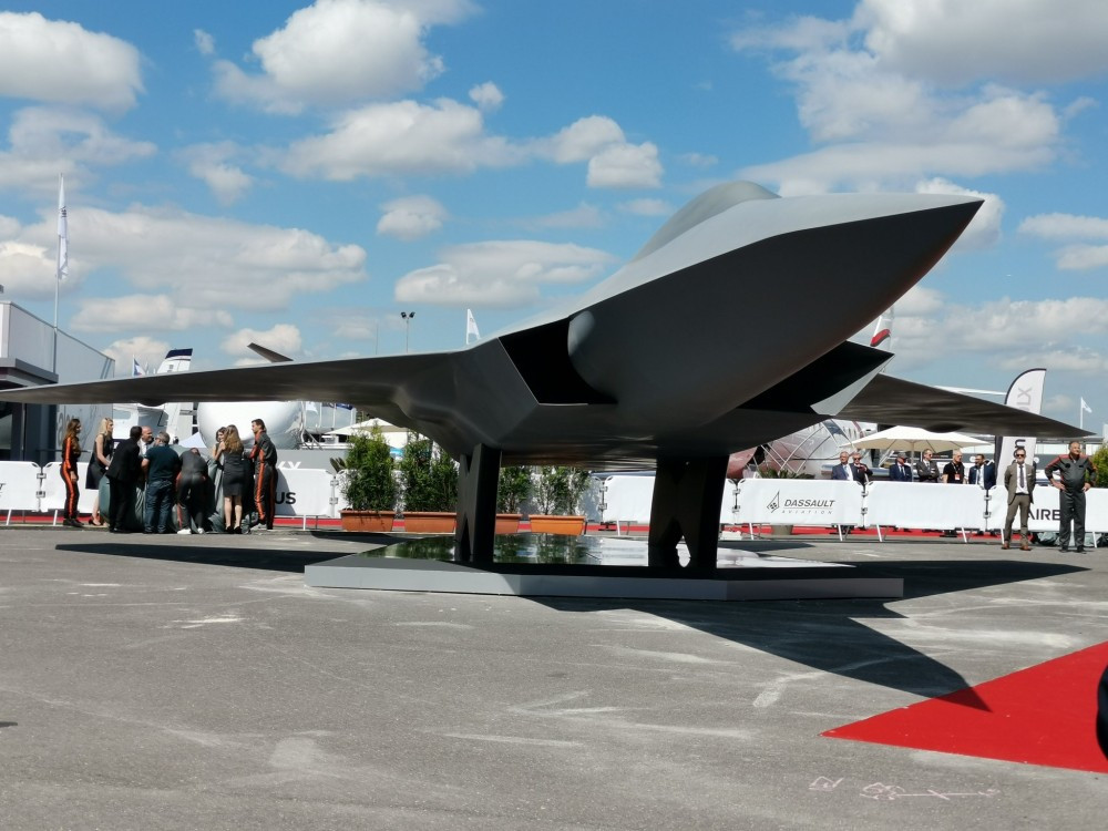 Dẫu vậy, không chắc là liệu Lockheed Martin có liên quan tới dự án này không. Bởi từ lâu trong các chương trình phát triển máy bay, tuy là đồng minh nhưng Pháp – Đức – Anh – Italy luôn tỏ ra độc lập và dùng công nghệ của riêng mình thay vì phụ thuộc vào Mỹ. Nguồn ảnh: Jason 007