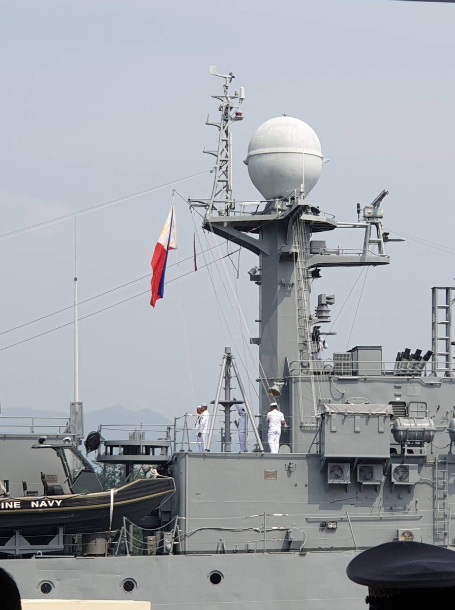 Tàu chiến Pohang của Philippines trang bị radar trinh sát mặt nước Marconi ST-1810; radar điều khiển hỏa lực ST-1802; hệ thống quang học Radamec 2400 và sonar gắn dưới thân PHS-32 để trinh sát tàu ngầm. Ảnh: Philippine Navy