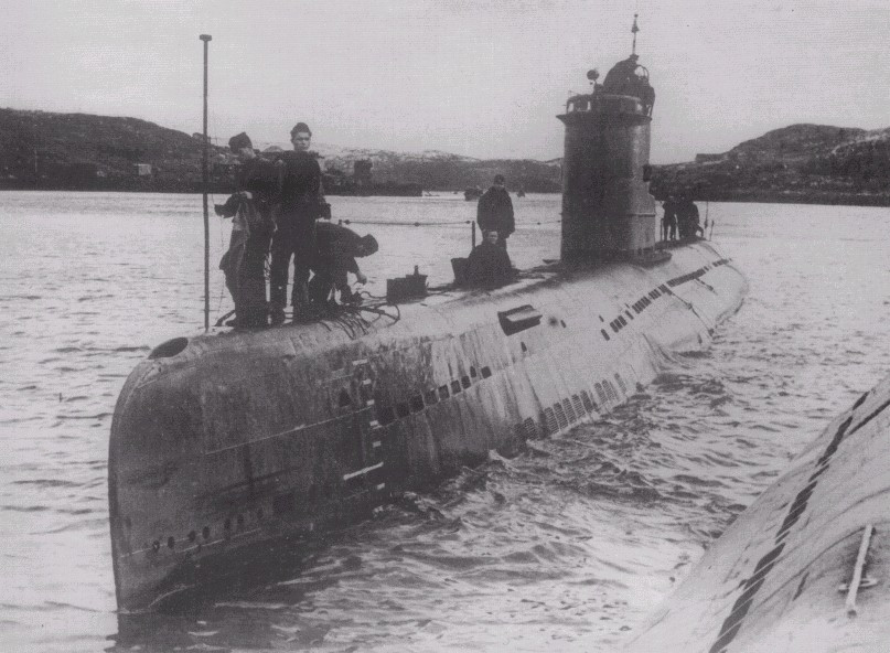 Không nhiều người biết rằng ước mơ xây dựng lực lượng tàu ngầm của Việt Nam đã có từ rất rất lâu. Ngày 1/6/1982, Tư lệnh Hải quân Nhân dân Việt Nam đã ký Quyết định thành lập đơn vị khung tàu ngầm đầu tiên mang tên "Đoàn 681" trực thuộc Bộ Tham mưu hải quân. Hai năm sau, Hải đội tàu ngầm đầu tiên của Việt Nam ra đời với phiên hiệu Hải đội 182. Ảnh: Wikipedia