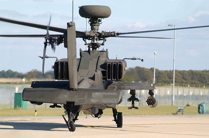 Theo các nguồn tin, các máy bay trực thăng Apache được triển khai tại căn cứ Amari nằm cách biên giới Nga chỉ khoảng 100km. Bộ trưởng Quốc phòng Anh Gavin Williamson đã gọi việc triển khai này là "thực sự quan trọng" và nói "một phần lý do" cho việc triển khai là để đối phó với mối đe dọa mà "chúng ta thấy từ Nga". Nguồn ảnh: Wikipedia