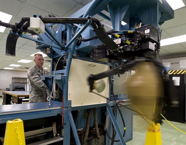 Hệ thống radar nâng cấp sẽ đảm bảo cho "pháo đài bay" B-52 sẵn sàng cho mọi nhiệm vụ tính tới năm 2050 và thậm chí lâu hơn nữa. Việc sản xuất giai đoạn đầu sẽ bắt đầu vào năm 2024. Nguồn ảnh: Raytheon