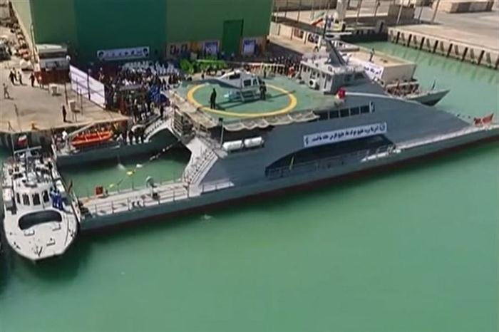 Chiếc tàu hai thân có kích thước khá lớn, trông khá đặc biệt, có sân đỗ cho trực thăng. Theo các nguồn tin, con tàu có thể chạy với tốc độ 28 hải lý/h, chở được 100 binh sĩ di chuyển tới 10.000km. Nguồn ảnh: C4 Defence