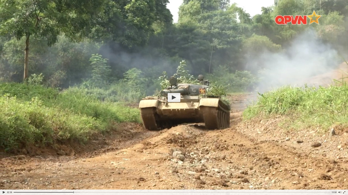 Như đã trình bày ở trên, pháo tăng 115mm của T-62 hoàn toàn có thể đáp ứng yêu cầu tác chiến hiện đại, có chăng nếu trong tầm cho phép chúng ta nên hiện đại hóa thêm hệ thống điều khiển hỏa lực tích hợp máy tính đường đạn và các cảm biến đo tham số môi trường để các phát đạn đi chính xác hơn ngay loạt bắn đầu. Ảnh: QPVN