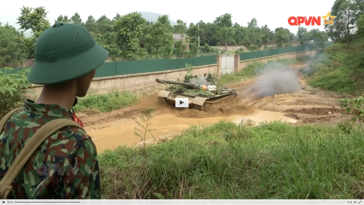 Thế nên, nếu có điều kiện, có lẽ Việt Nam nên nghiên cứu việc tiến hành đề án nâng cấp xe tăng T-62 có trong biên chế để chúng thích nghi cao hơn với chiến tranh hiện đại – nơi mà tên lửa chống tăng “bay rợp trời”. Ảnh: QPVN