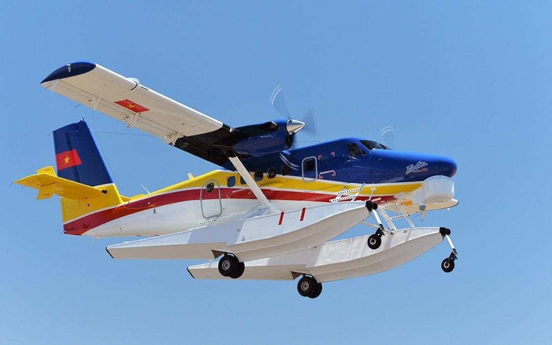 Trong số các máy bay DHC-6 mà chúng ta mua từ Canada bao gồm hai phiên bản: thuần vận tải và trinh sát biển. Trong ảnh là một chiếc DHC-6 tích hợp cảm biến ở đầu mũi phụ vụ nhiệm vụ tuần tra, trinh sát mặt nước. Nguồn ảnh: ikhanagroup.com