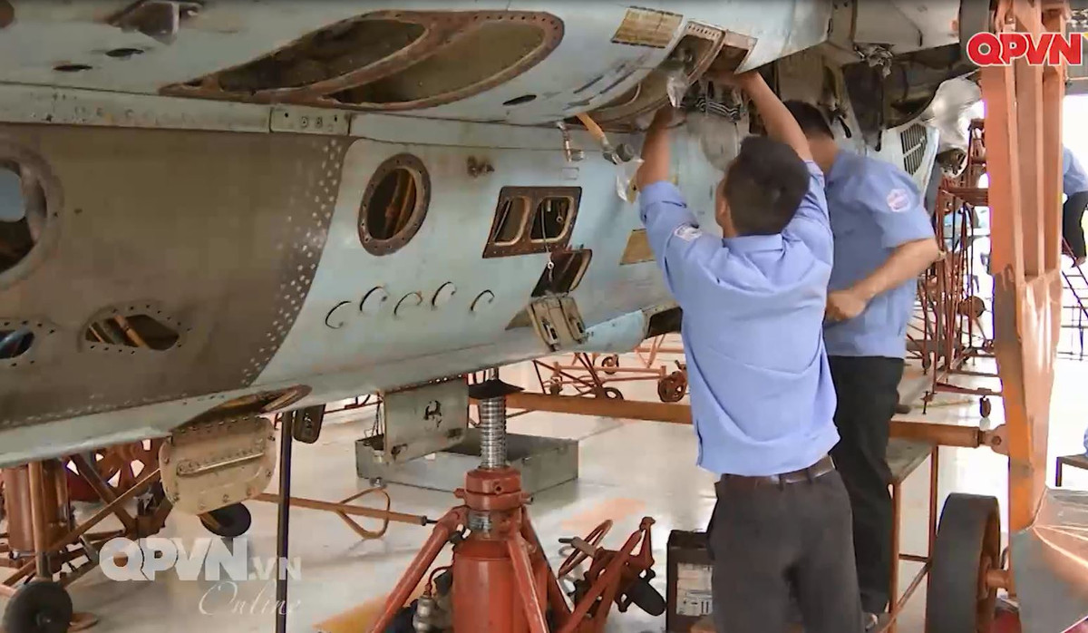 Riêng công đoạn tháo dỡ, tháo rời đã mất hai tháng, rồi mất thêm 1 tháng tẩy rửa toàn bộ, và 3-4 tháng cho công đoạn lắp ráp - hiệu chỉnh. Ảnh: Kênh QPVN