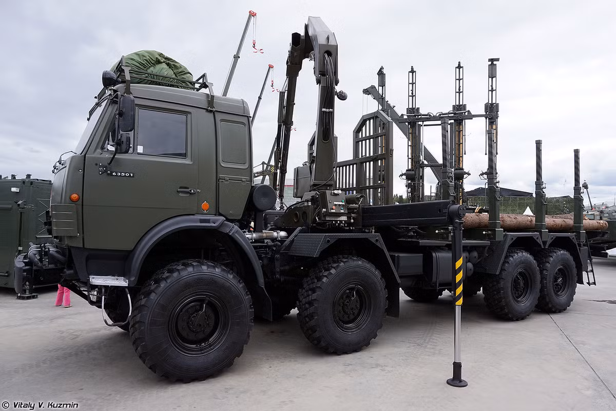 Xưởng cưa cơ động VMLK-1. Nguồn ảnh: Vitaly-Kuzmin