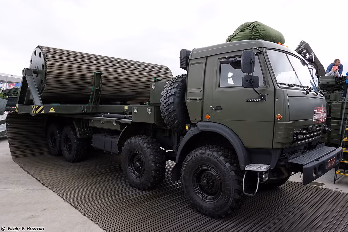 Phương tiện tự hành xây dựng đường tạm KRVD. Nguồn ảnh: Vitaly-Kuzmin