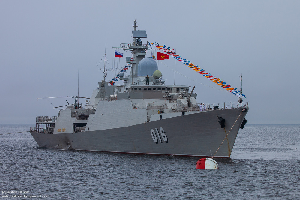 Tàu hô vệ 016 – Quang Trung của Hải quân Việt Nam tham gia duyệt binh. Ảnh: Anton-Blinov