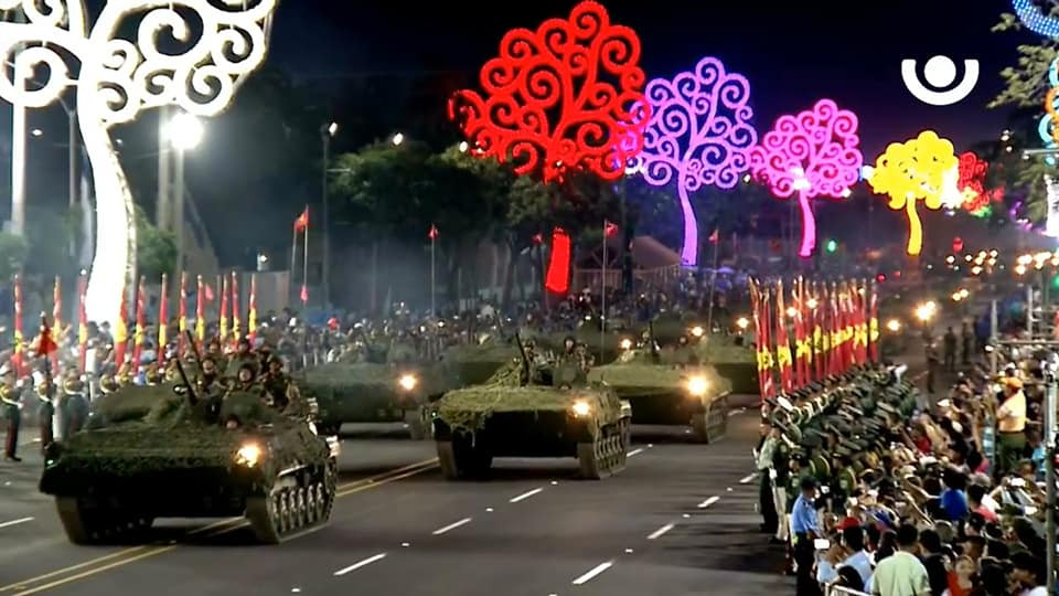 Xe chiến đấu bộ binh BMP-1 với lớp ngụy trang đặc biệt. Ảnh: En Vivo TV