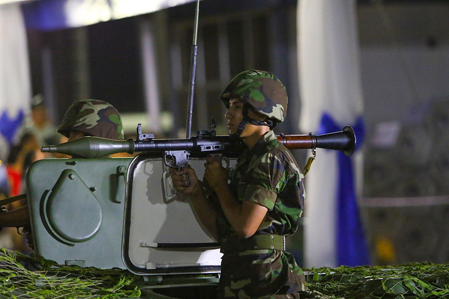 Một binh sĩ với khẩu súng chống tăng RPG-7 trong duyệt binh. Ảnh: dambiev