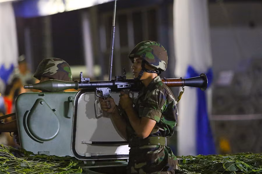 Một binh sĩ với khẩu súng chống tăng RPG-7 trong duyệt binh. Ảnh: dambiev