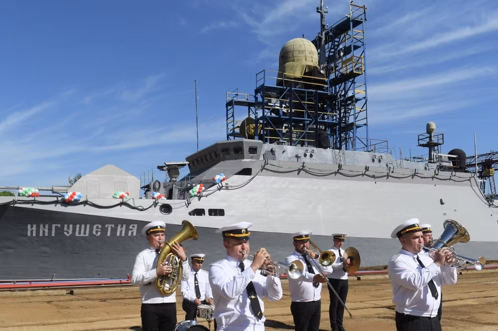 Ingushetia là chiếc thứ 8 loạt tàu tên lửa Đề án 21631 đang được chế tạo “ồ ạt” cho Hải quân Nga để thay thế các lớp tàu tên lửa Molniya đã lỗi thời. Nguồn ảnh: Thông tấn xã Cộng hòa Tatarstan