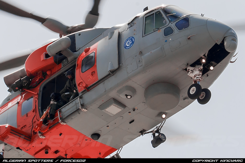 Hiện ngoài phiên bản cứu hộ cứu nạn trên biển, Leonardo còn cung cấp phiên bản săn ngầm AW101 với với hệ thống điện tử cực kỳ hiện đại gồm: radar thám sát biển Blue Kestrel 5000; hệ thống sonar thủy âm; hệ thống gây nhiễu điện tử... Không loại trừ khả năng việc Ba Lan có thể mua phiên bản này trong tương lai thay thế nốt các máy bay Mi-14 săn ngầm. Nguồn ảnh: Airliners.net