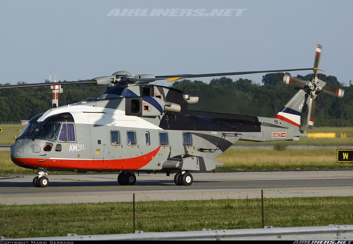AW101 là trực thăng đa năng hạng trung do Anh và Italy hợp tác phát triển từ cuối những năm 1980 và chính thức được sản xuất hàng loạt từ đầu thế kỷ 21. Loại máy bay được phương Tây tự đánh giá là có độ tin cậy cao, nhiều tính năng hiện đại, có thể tùy biến đa dạng mọi nhiệm vụ dân sự - quân sự, có thể hoạt động trong điều kiện khí hậu khắc nghiệt nhất. Nguồn ảnh: Airliners.net