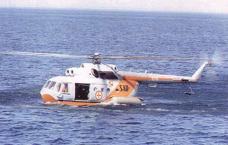 Đáng chú ý, so với Ka-27, Mi-14 với thiết kế phần thân như đáy thuyền cho phép nó hạ cánh dễ dàng trên mặt biển. Đây là một khả năng mà không nhiều trực thăng hải quân trên thế giới làm được. Nguồn ảnh: Airliners.net
