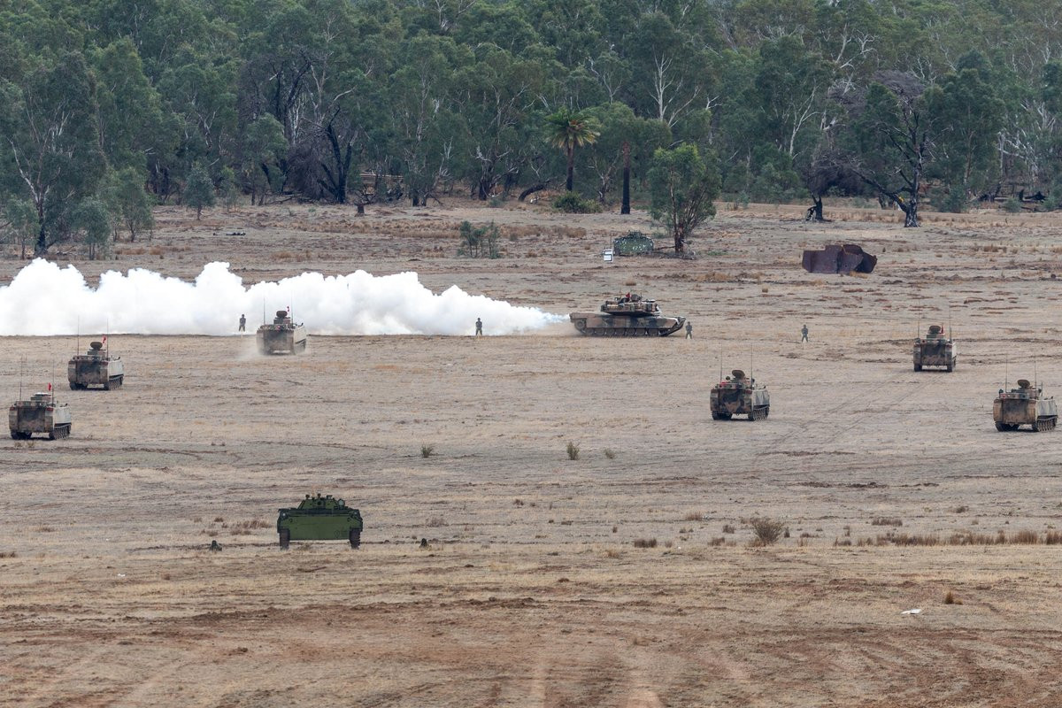 Đội hình tăng – thiết giáp Australia “đạp ga” giữa “bầy vũ khí Nga”. Nguồn ảnh: GaardTech
