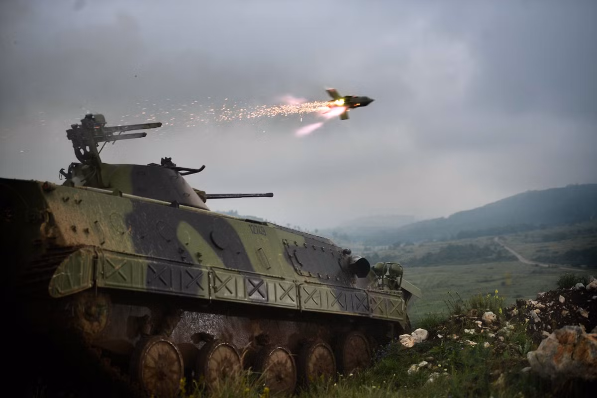 Ngoài việc cấu hình bắn từ mặt đất, cũng như thiết kế trước đây của Liên Xô, Serbia cũng tích hợp phóng tên lửa chống tăng Mayutka mới từ xe bọc thép chở quân BOV 4x4 và xe chiến đấu bộ binh BVP M80. Nguồn ảnh: Reddit